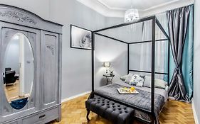 Clicktheflat Palace Of Culture Apartment